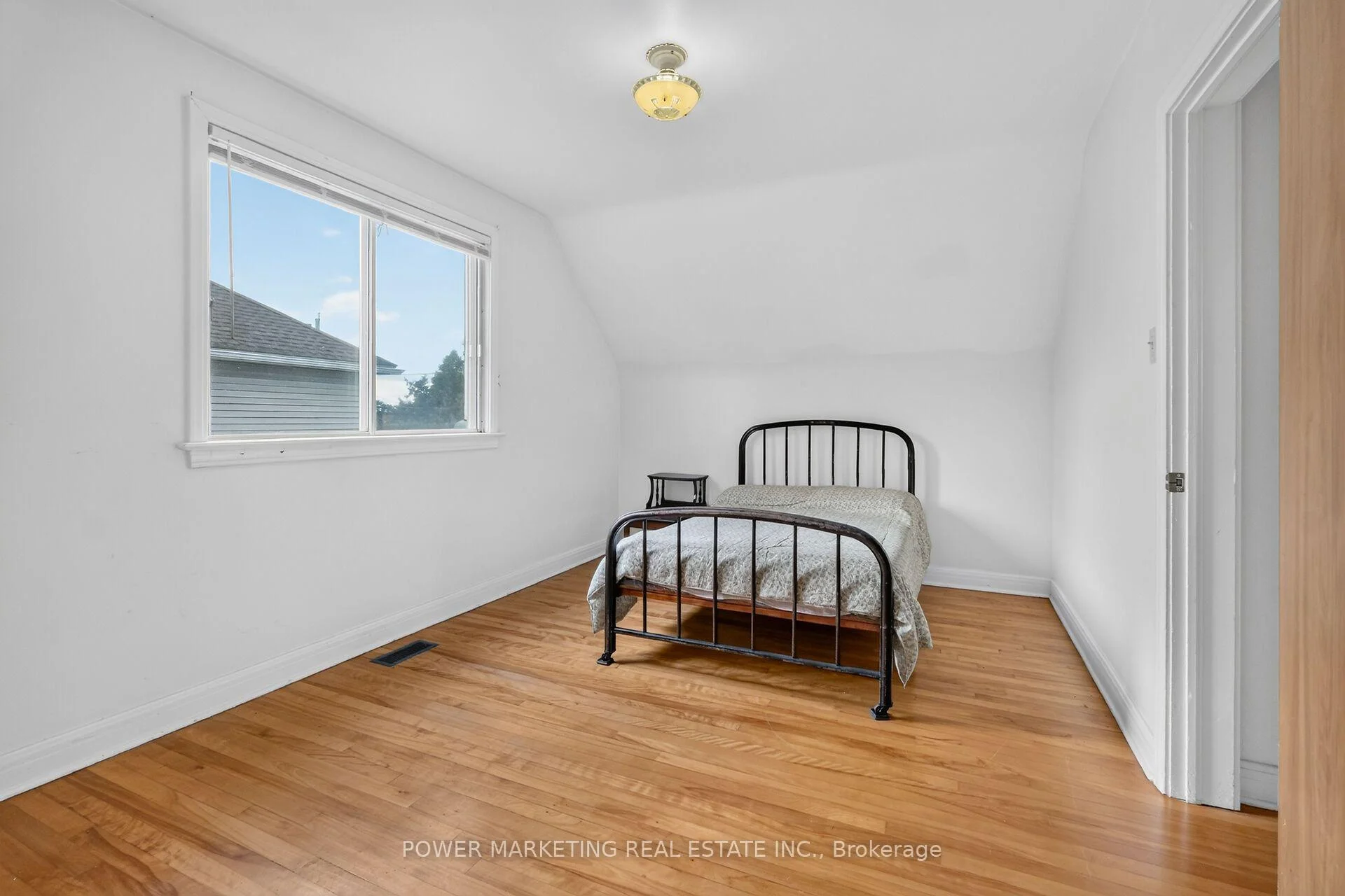 Photo 37 of 535 Dunbrack Street, Ottawa, Overbrook/Castle Heights — HOMEH
