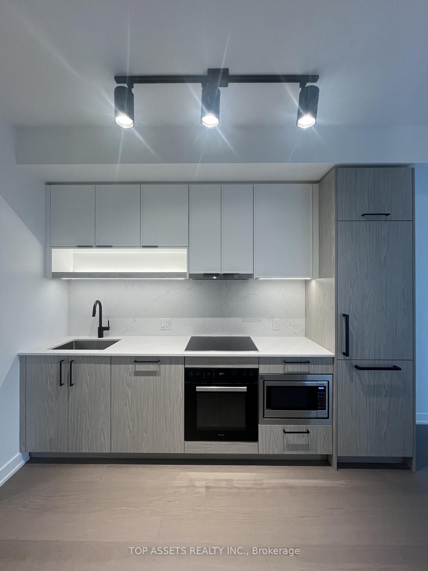 Photo 6 of Unit 1605, 91 Montclair Avenue S, Toronto, Forest Hill South — HOMEH
