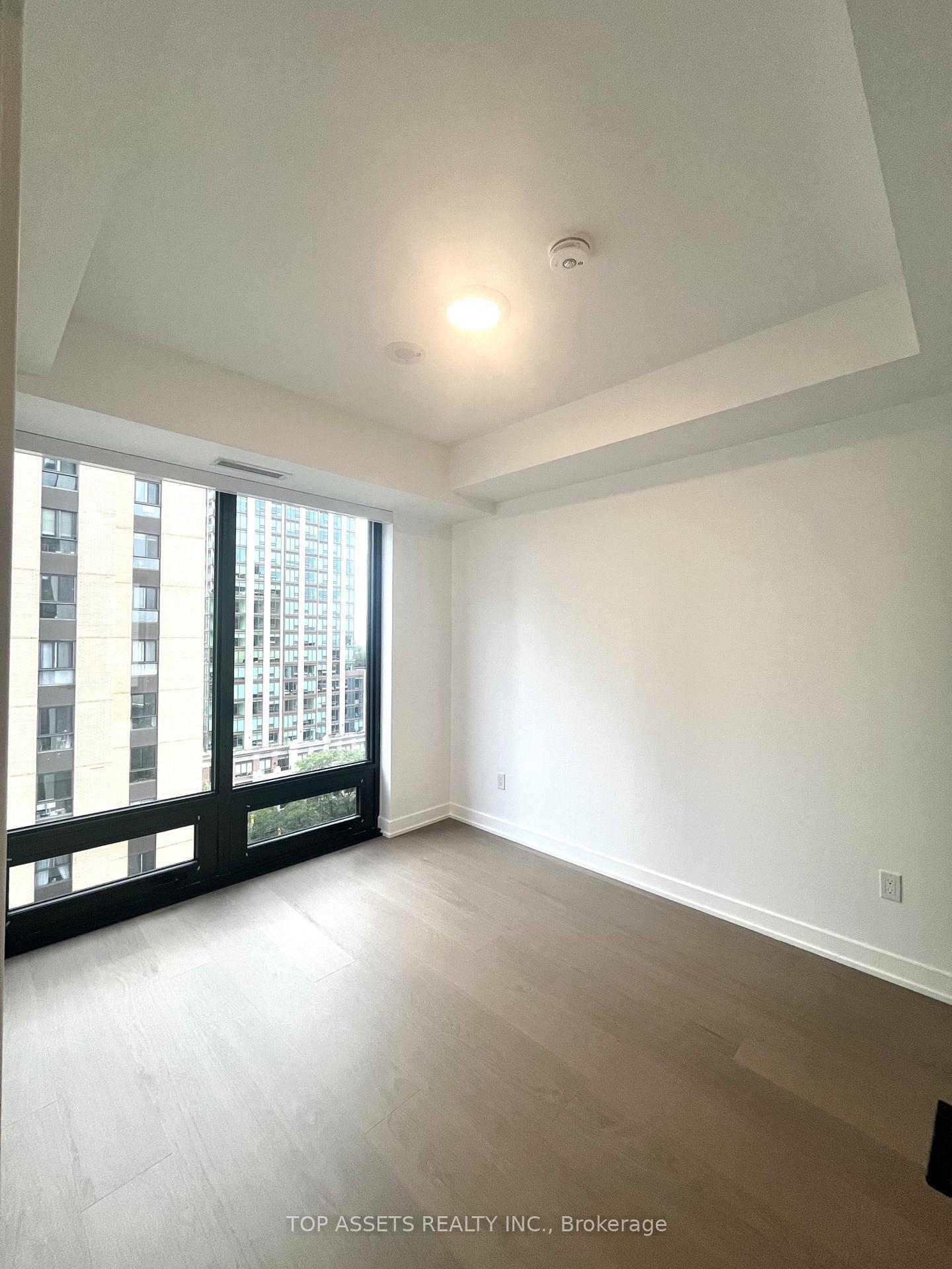 Photo 10 of Unit 1605, 91 Montclair Avenue S, Toronto, Forest Hill South — HOMEH