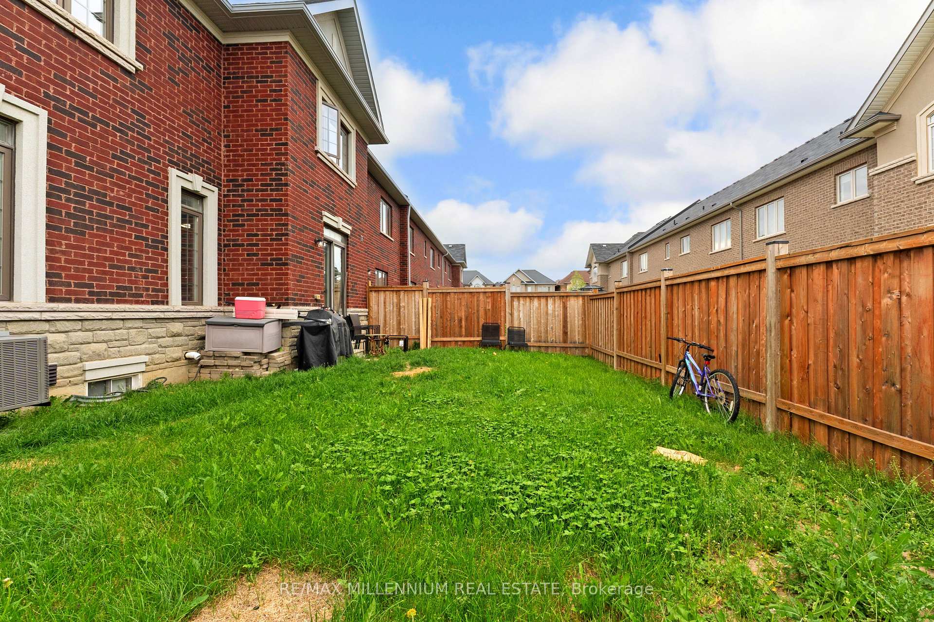 Photo 43 of 366 Remembrance Road, Brampton, Northwest Brampton — HOMEH