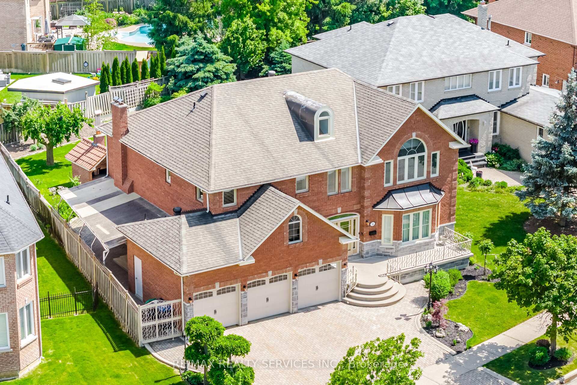Photo 4 of 36 Shadywood Road, Brampton, Heart Lake West — HOMEH