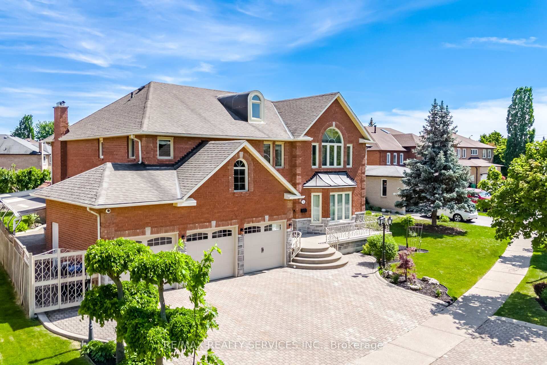 Photo 5 of 36 Shadywood Road, Brampton, Heart Lake West — HOMEH
