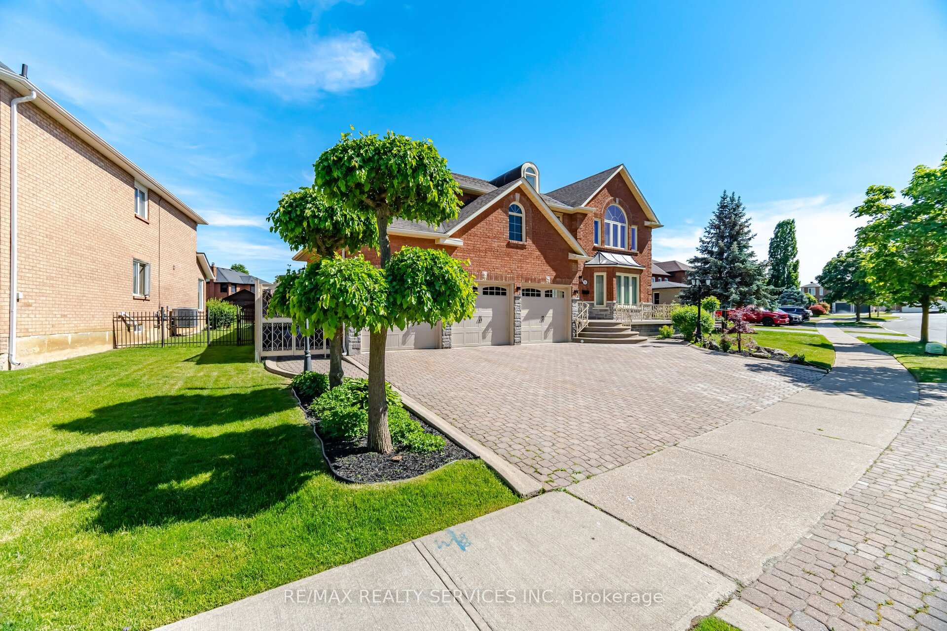 Photo 7 of 36 Shadywood Road, Brampton, Heart Lake West — HOMEH