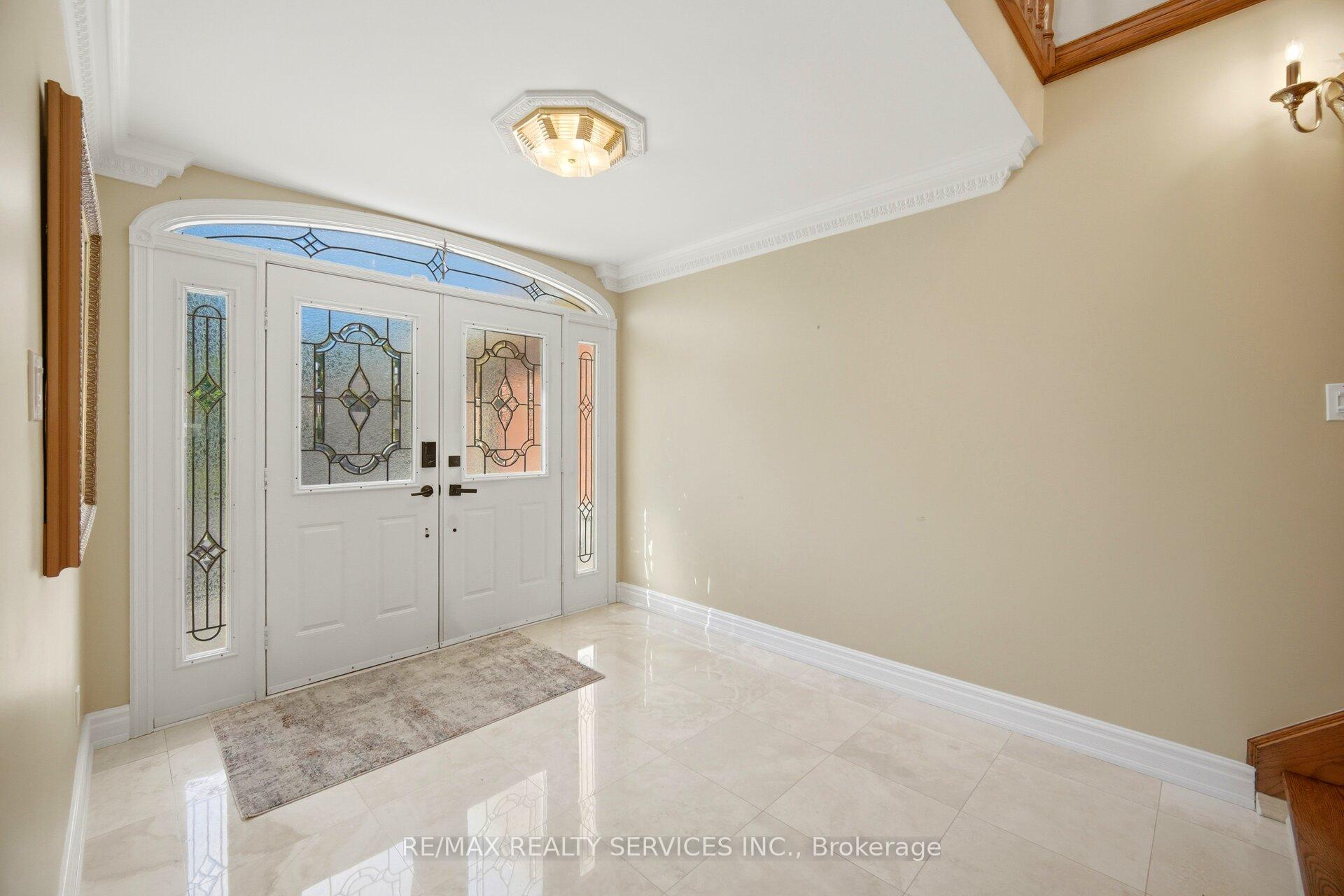 Photo 8 of 36 Shadywood Road, Brampton, Heart Lake West — HOMEH