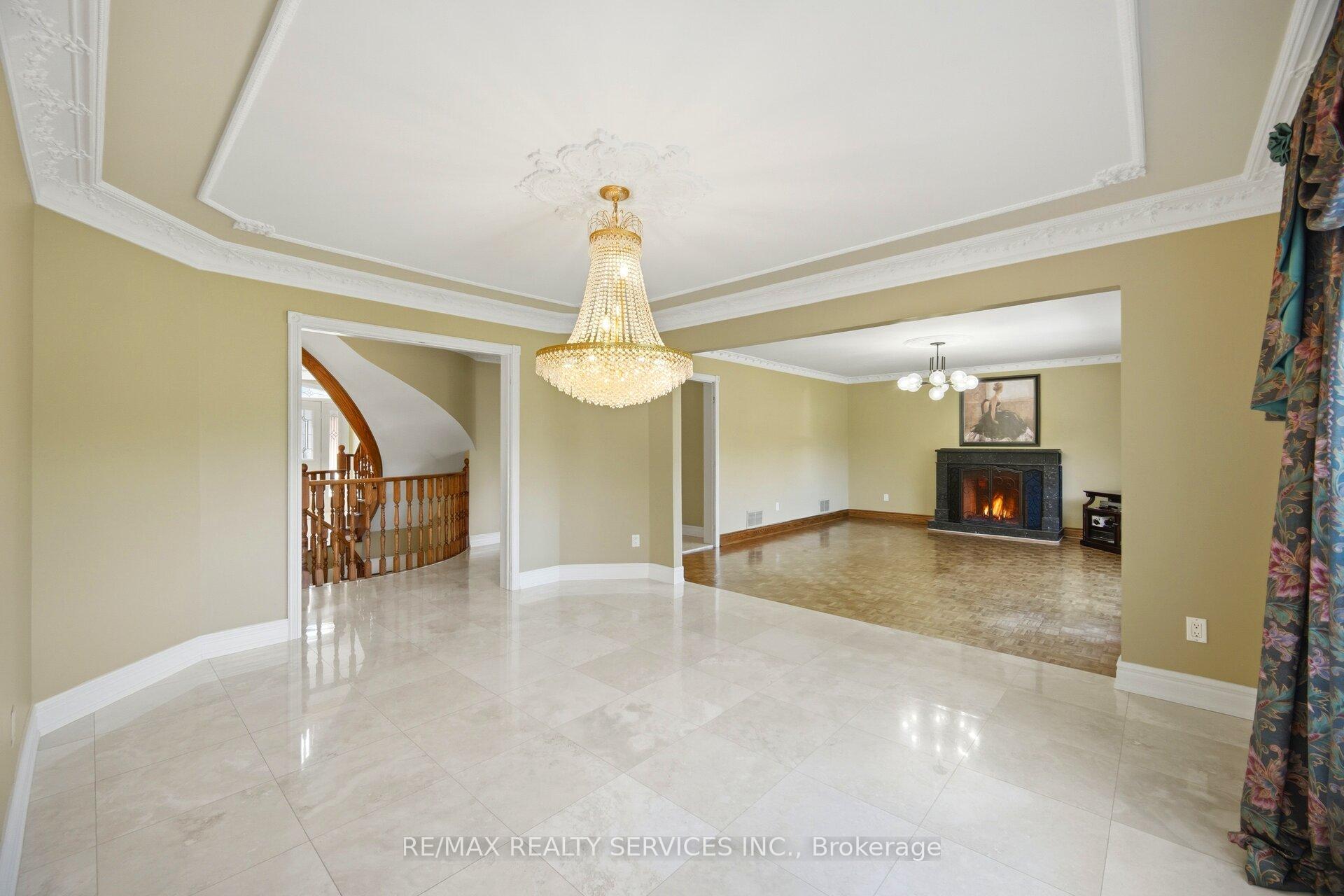 Photo 11 of 36 Shadywood Road, Brampton, Heart Lake West — HOMEH