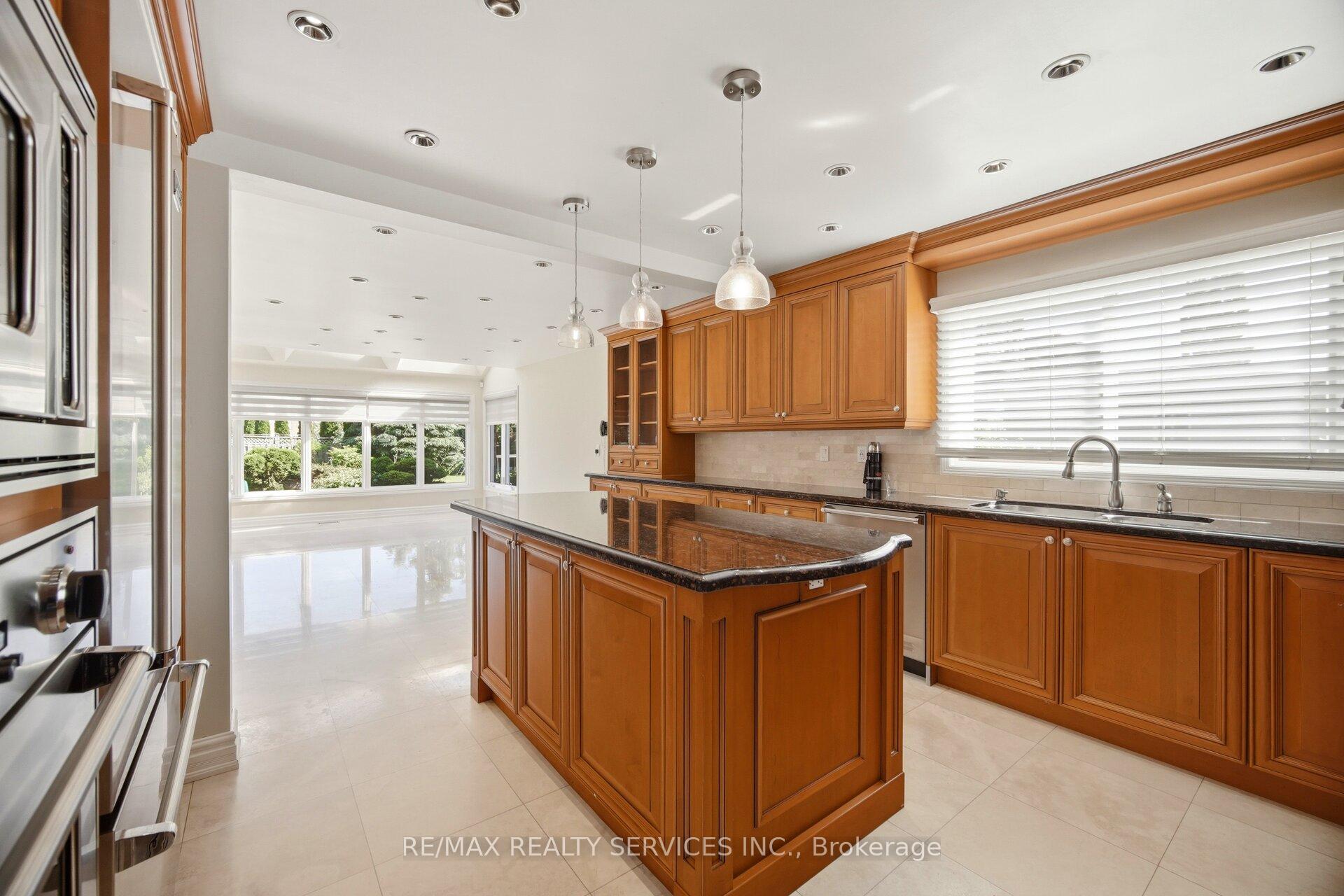 Photo 13 of 36 Shadywood Road, Brampton, Heart Lake West — HOMEH
