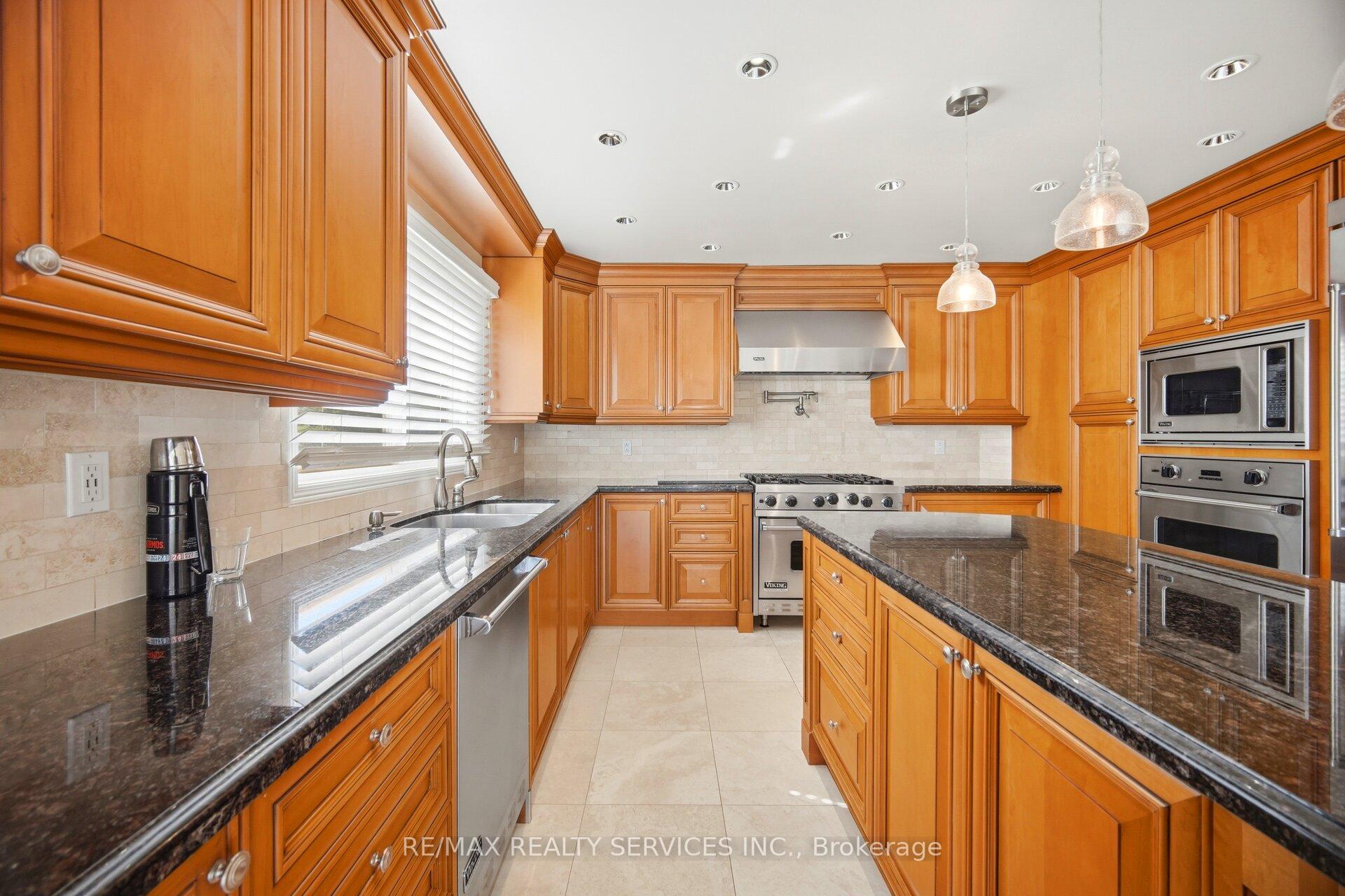 Photo 15 of 36 Shadywood Road, Brampton, Heart Lake West — HOMEH