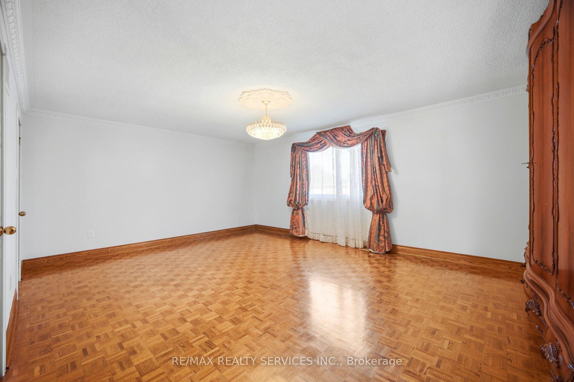 Photo 20 of 36 Shadywood Road, Brampton, Heart Lake West — HOMEH