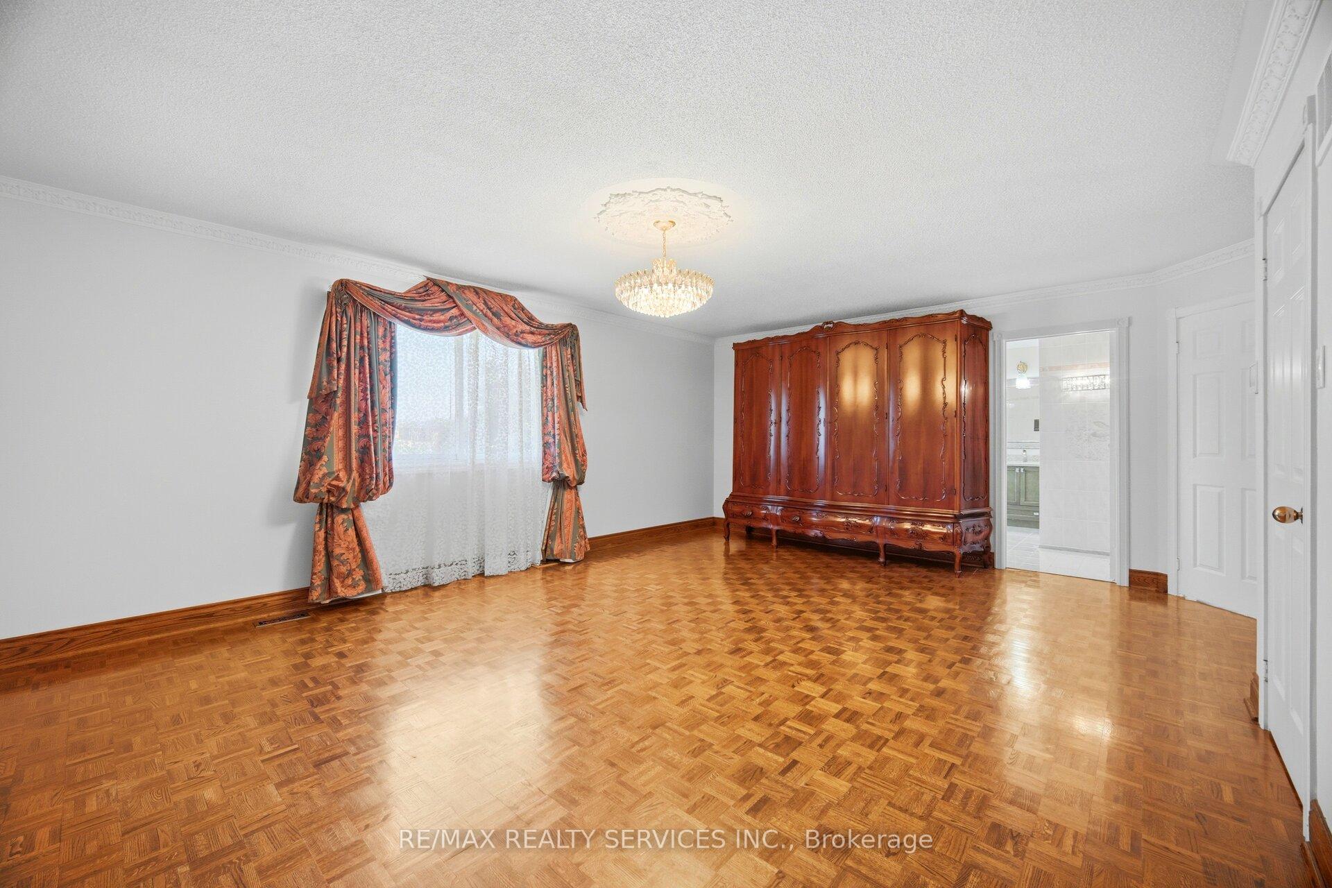 Photo 21 of 36 Shadywood Road, Brampton, Heart Lake West — HOMEH