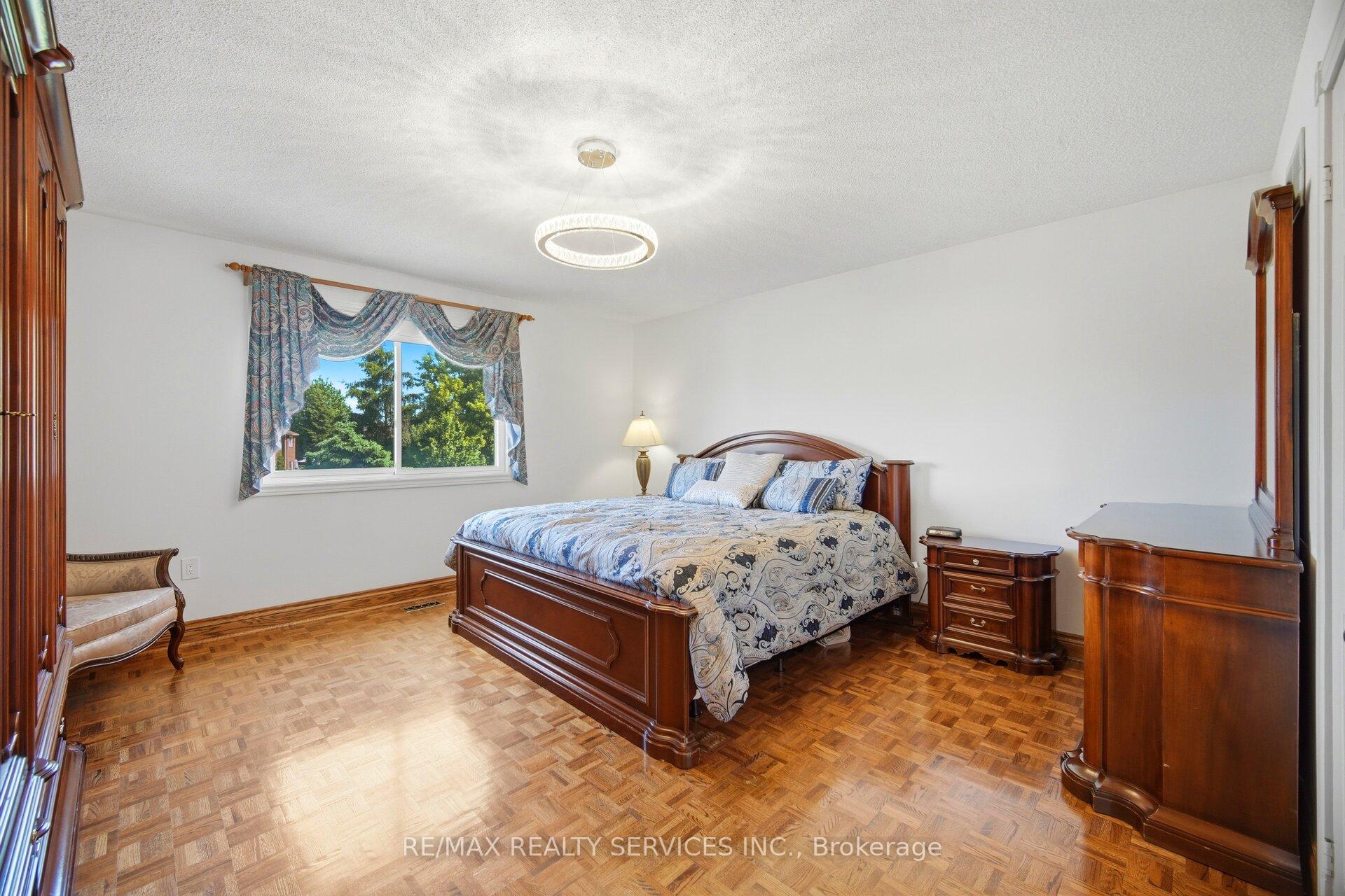 Photo 26 of 36 Shadywood Road, Brampton, Heart Lake West — HOMEH