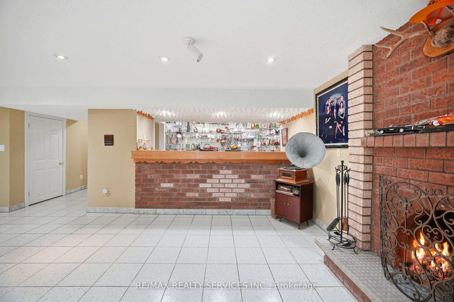 Photo 35 of 36 Shadywood Road, Brampton, Heart Lake West — HOMEH