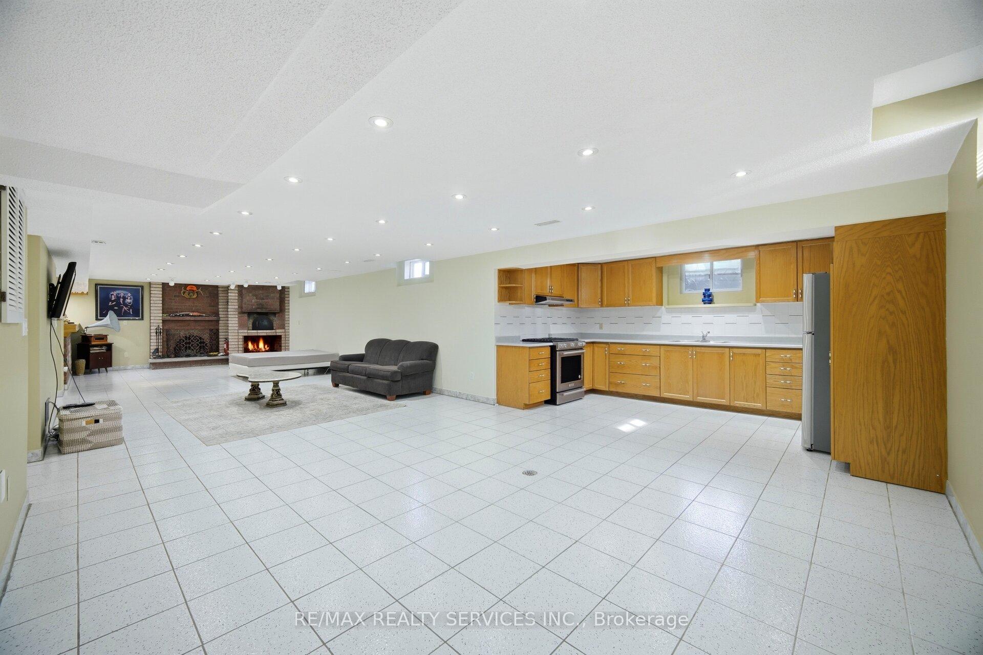 Photo 38 of 36 Shadywood Road, Brampton, Heart Lake West — HOMEH