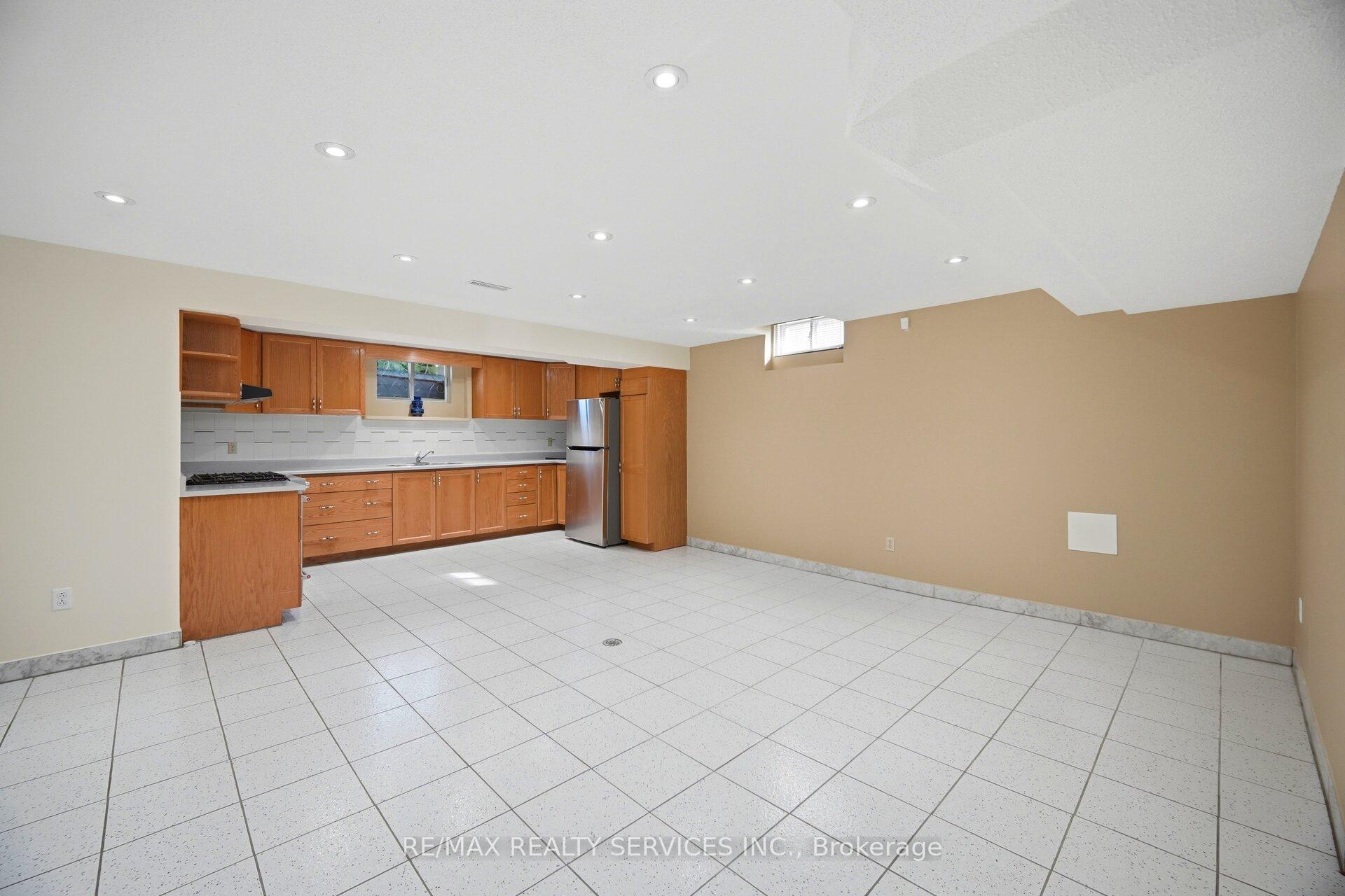 Photo 40 of 36 Shadywood Road, Brampton, Heart Lake West — HOMEH
