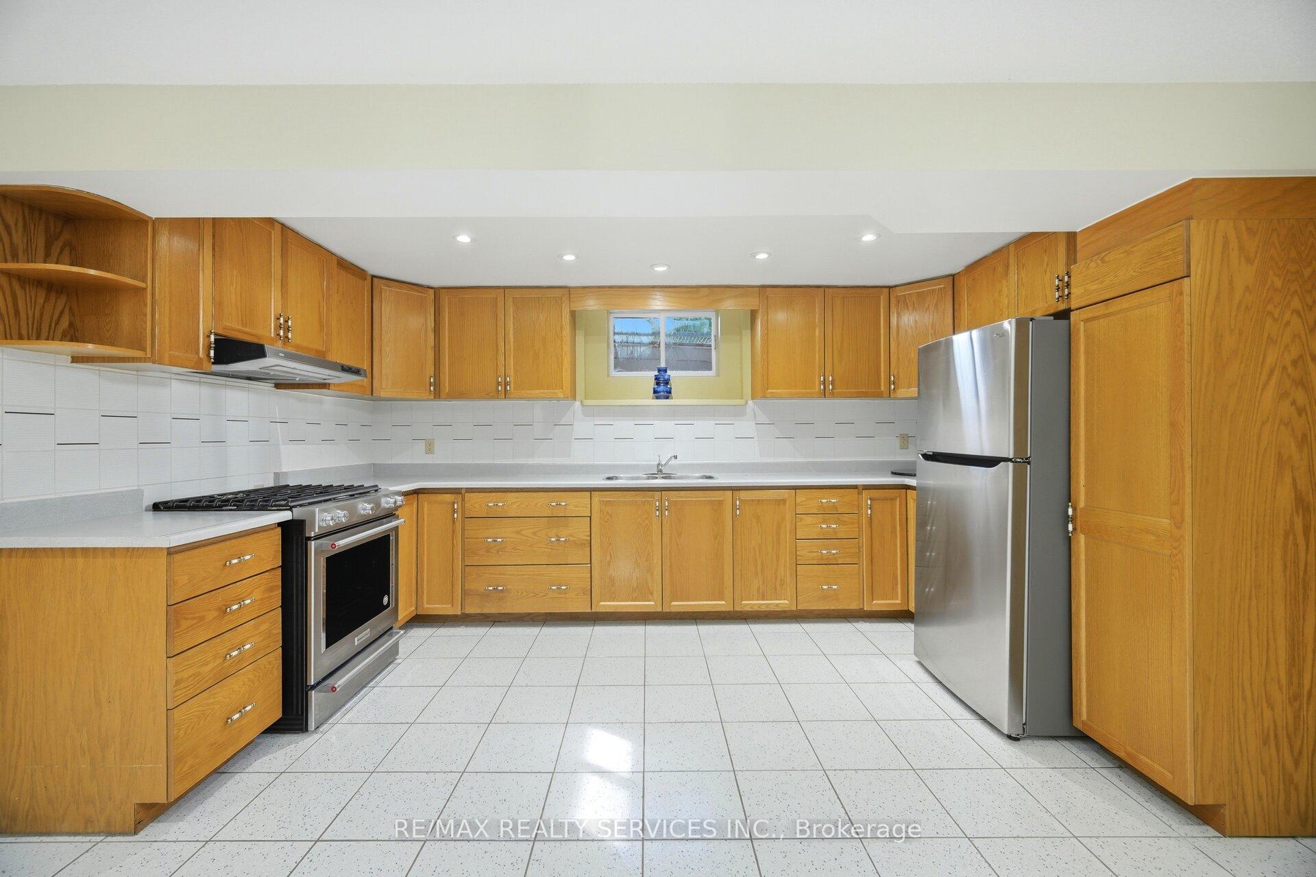Photo 41 of 36 Shadywood Road, Brampton, Heart Lake West — HOMEH