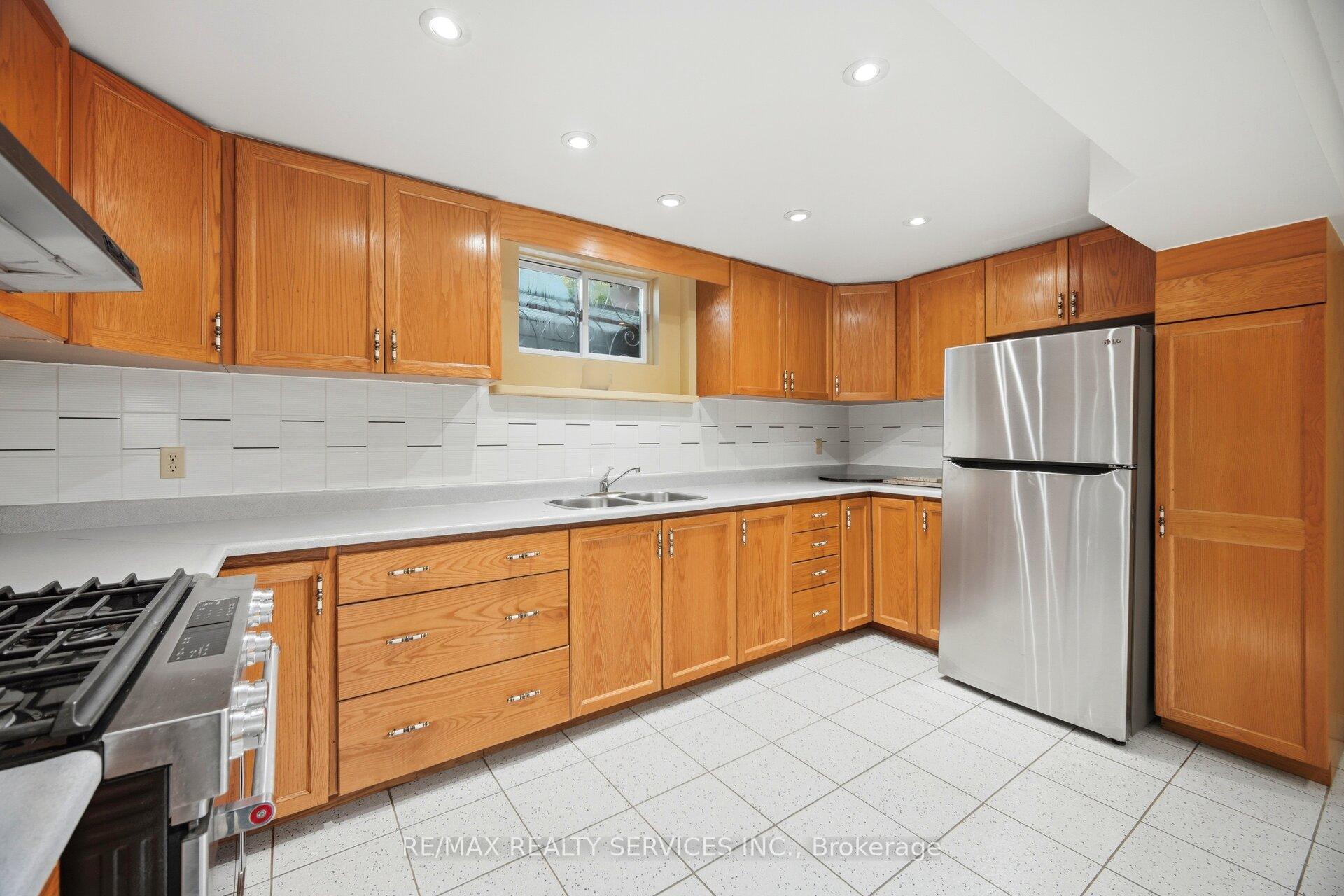 Photo 42 of 36 Shadywood Road, Brampton, Heart Lake West — HOMEH