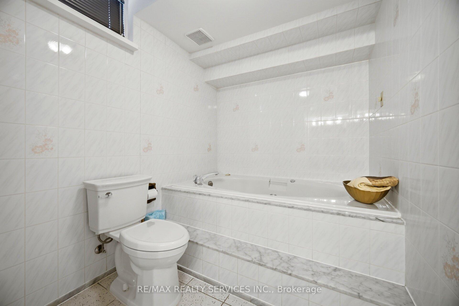 Photo 45 of 36 Shadywood Road, Brampton, Heart Lake West — HOMEH