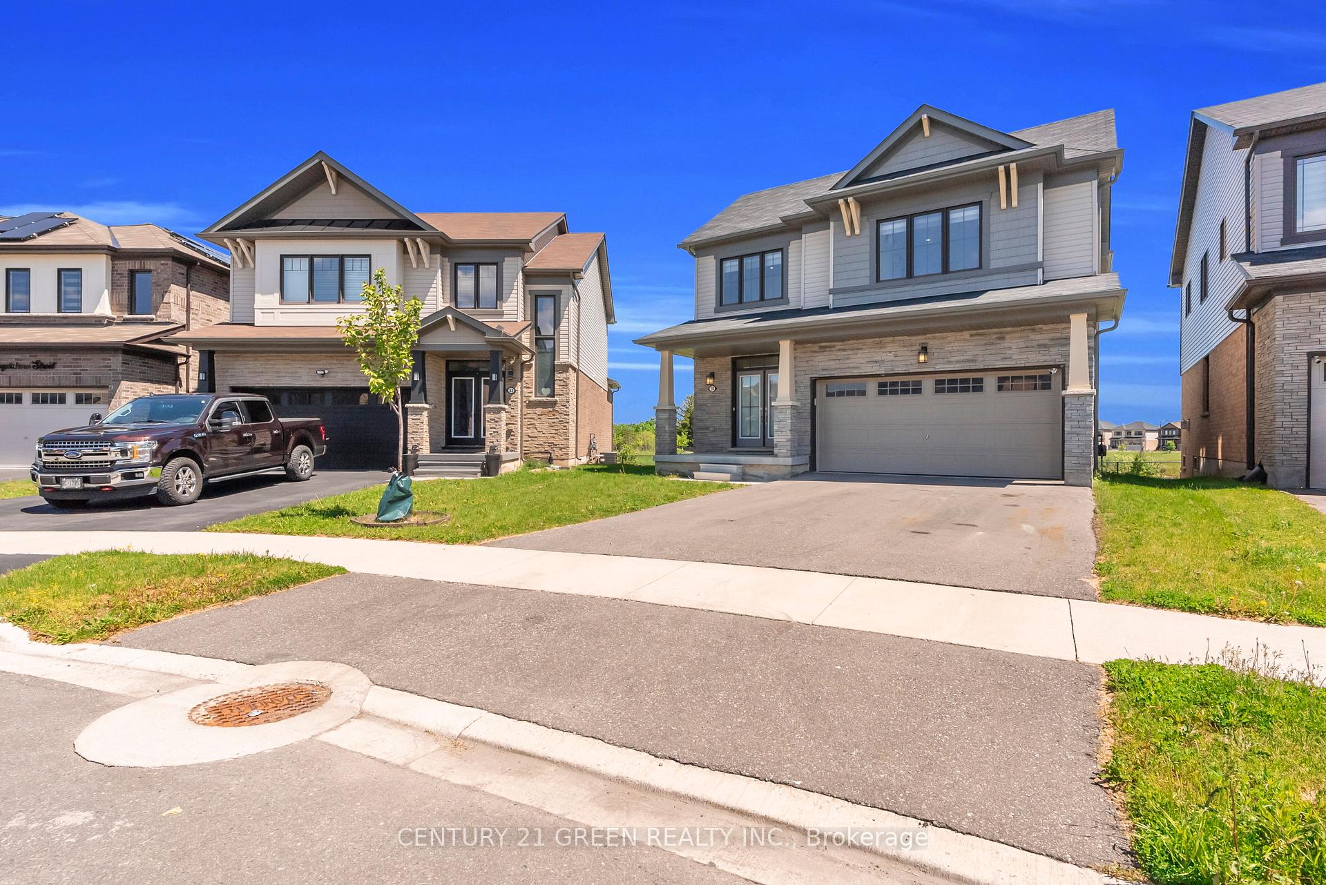 Photo 4 of 28 Magdalena Street, Hamilton, Stoney Creek — HOMEH