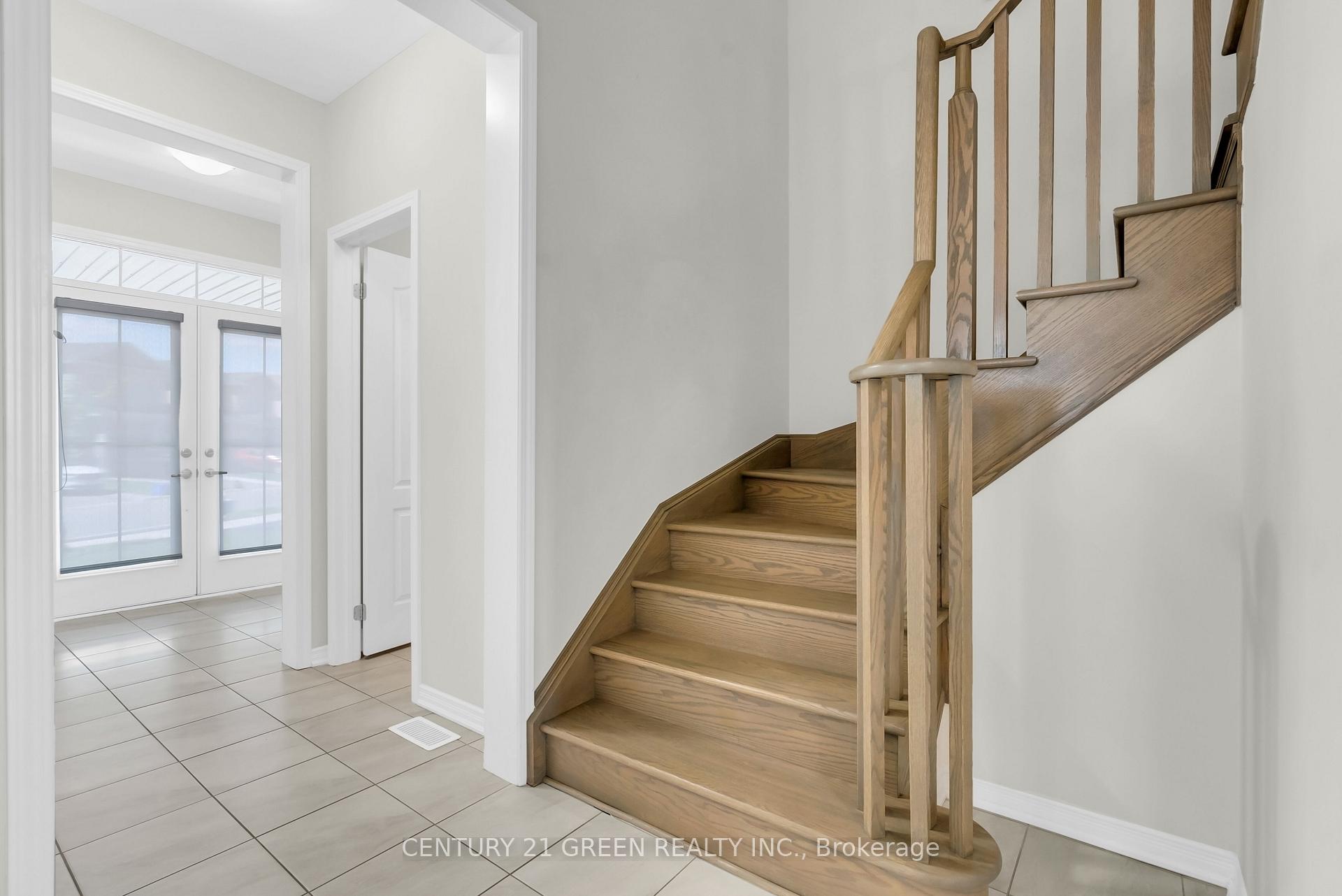 Photo 6 of 28 Magdalena Street, Hamilton, Stoney Creek — HOMEH