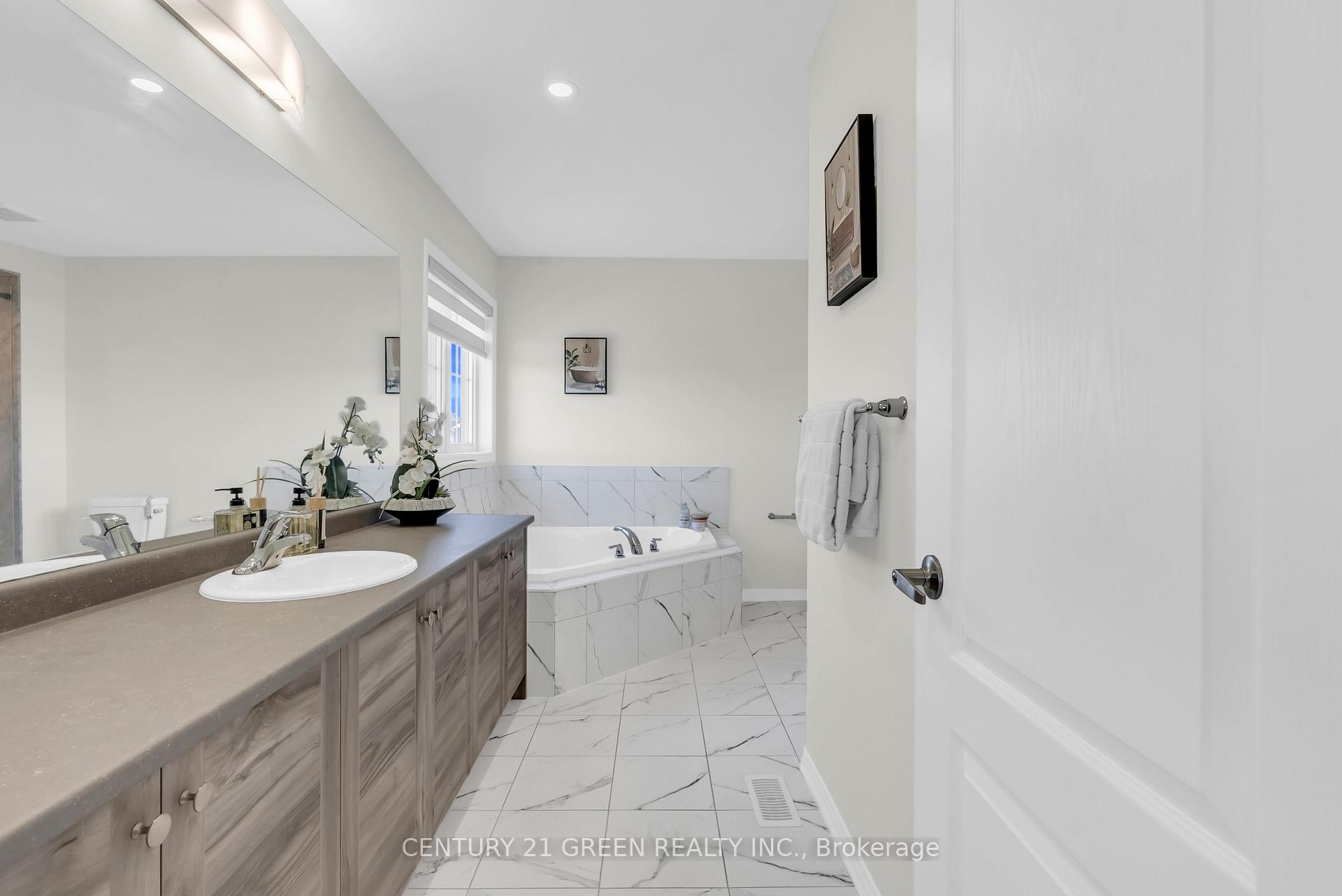 Photo 22 of 28 Magdalena Street, Hamilton, Stoney Creek — HOMEH