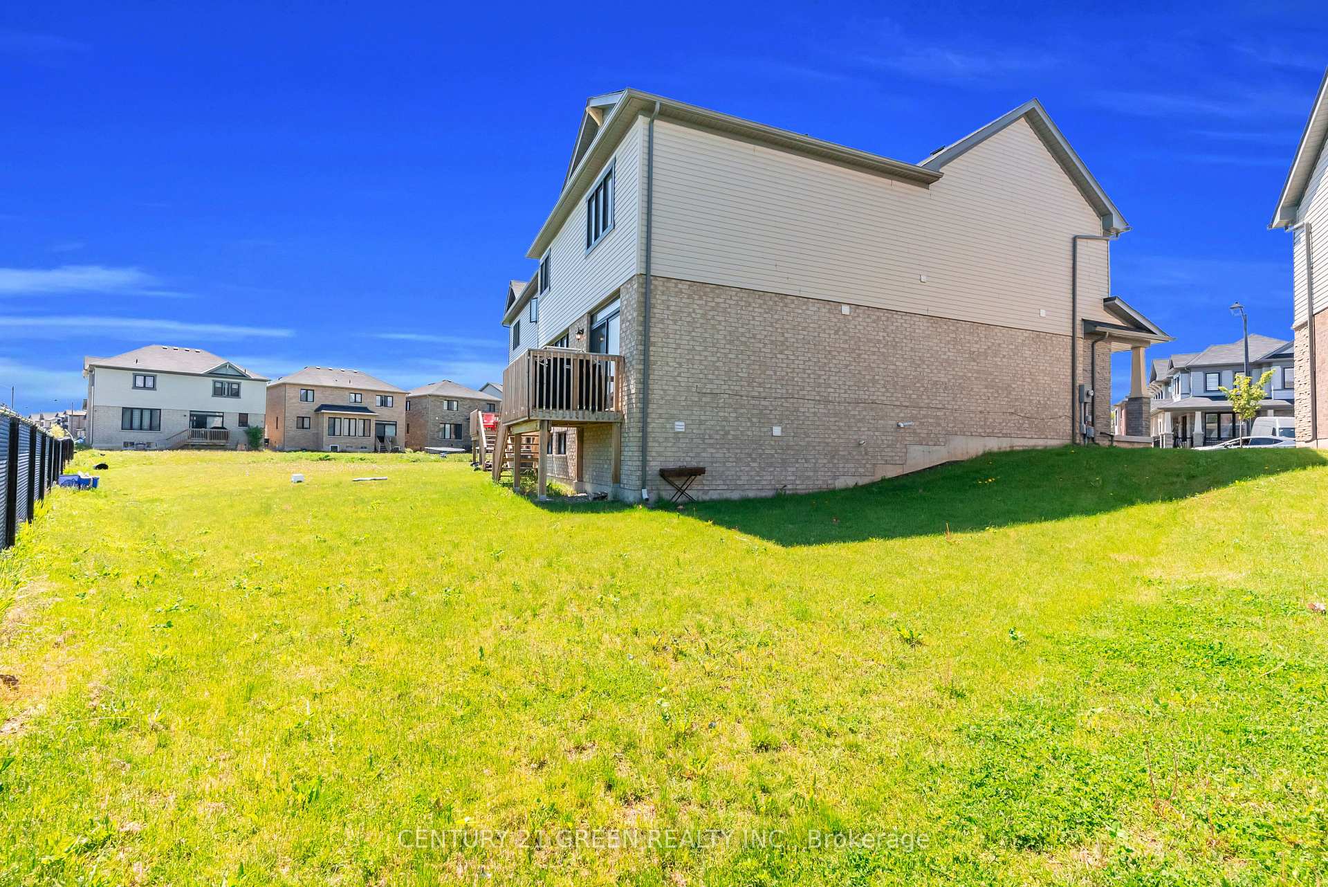 Photo 29 of 28 Magdalena Street, Hamilton, Stoney Creek — HOMEH