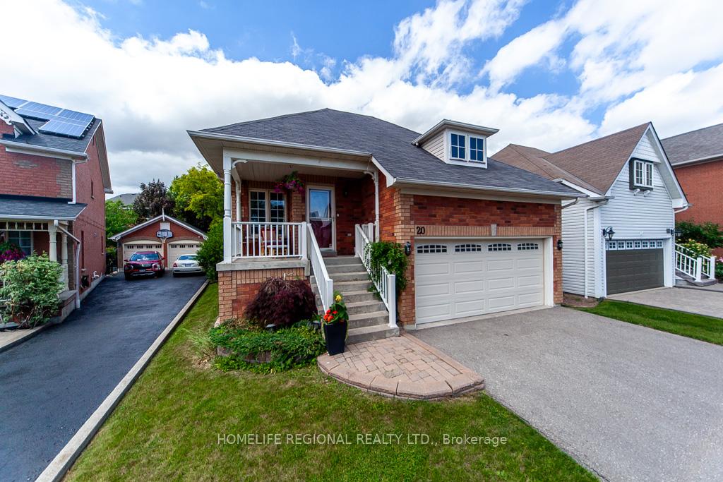 Photo 2 of 20 Rosemarie Crescent, Whitby, Brooklin — HOMEH