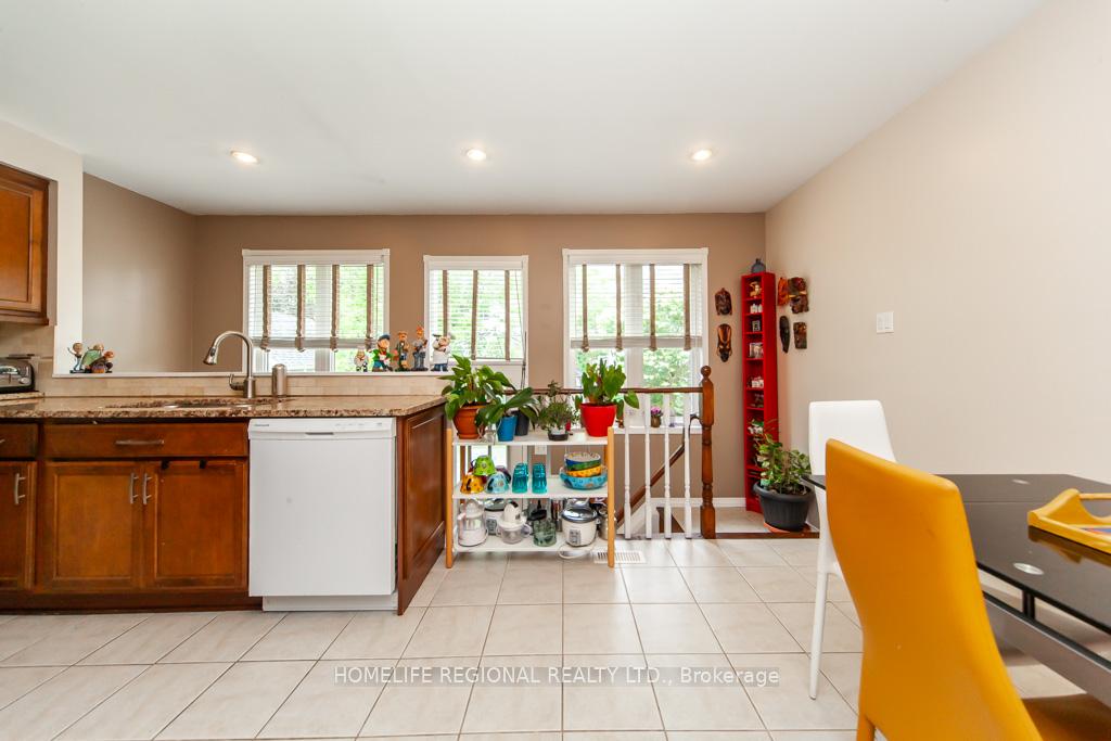 Photo 8 of 20 Rosemarie Crescent, Whitby, Brooklin — HOMEH