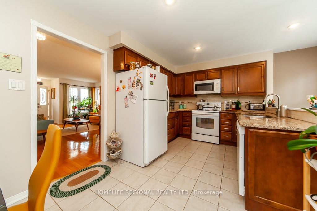 Photo 9 of 20 Rosemarie Crescent, Whitby, Brooklin — HOMEH