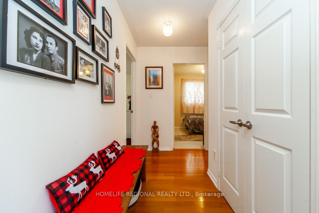 Photo 11 of 20 Rosemarie Crescent, Whitby, Brooklin — HOMEH