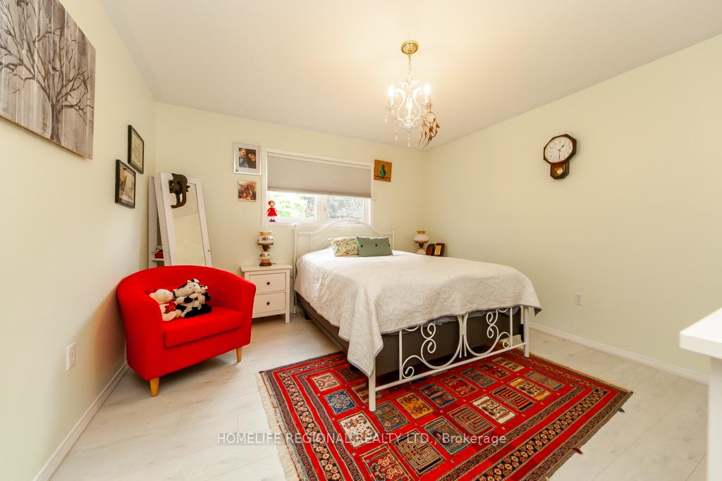 Photo 12 of 20 Rosemarie Crescent, Whitby, Brooklin — HOMEH