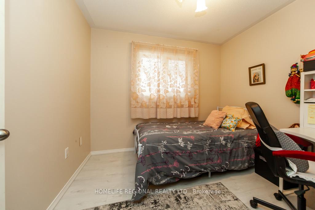 Photo 13 of 20 Rosemarie Crescent, Whitby, Brooklin — HOMEH
