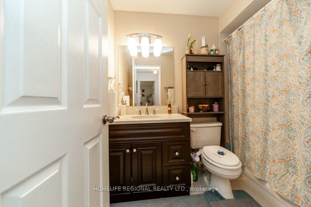 Photo 14 of 20 Rosemarie Crescent, Whitby, Brooklin — HOMEH