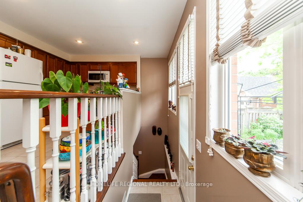Photo 15 of 20 Rosemarie Crescent, Whitby, Brooklin — HOMEH