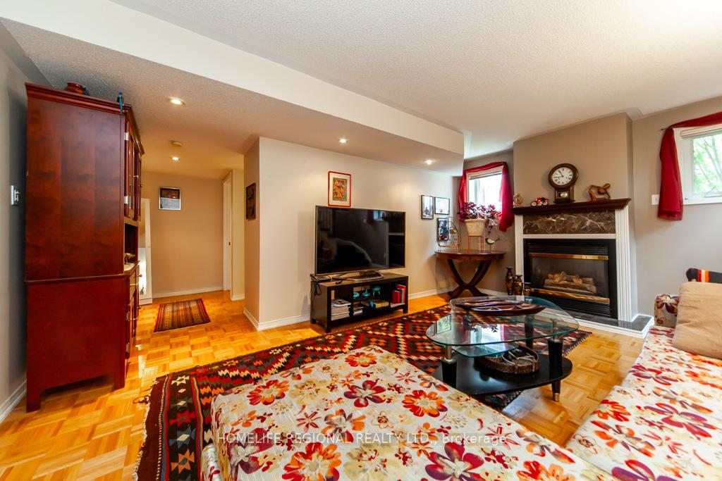 Photo 16 of 20 Rosemarie Crescent, Whitby, Brooklin — HOMEH