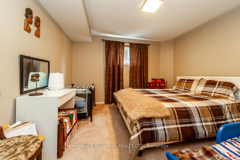 Photo 17 of 20 Rosemarie Crescent, Whitby, Brooklin — HOMEH