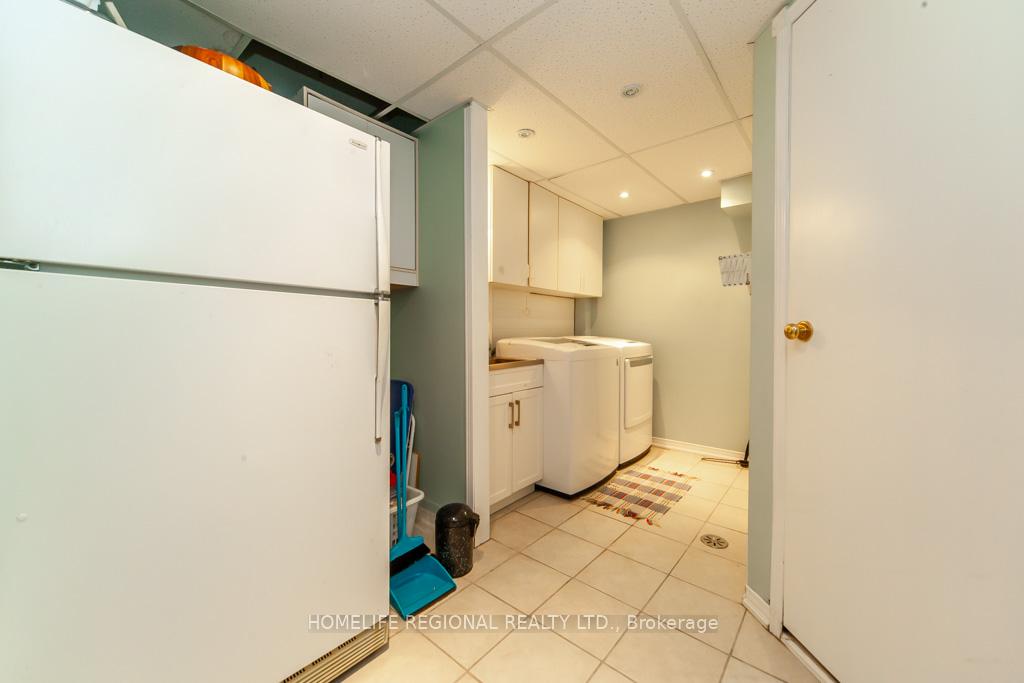 Photo 19 of 20 Rosemarie Crescent, Whitby, Brooklin — HOMEH