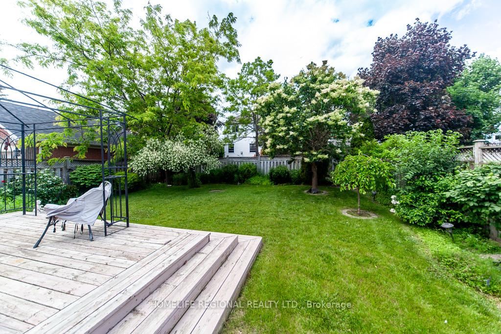 Photo 21 of 20 Rosemarie Crescent, Whitby, Brooklin — HOMEH