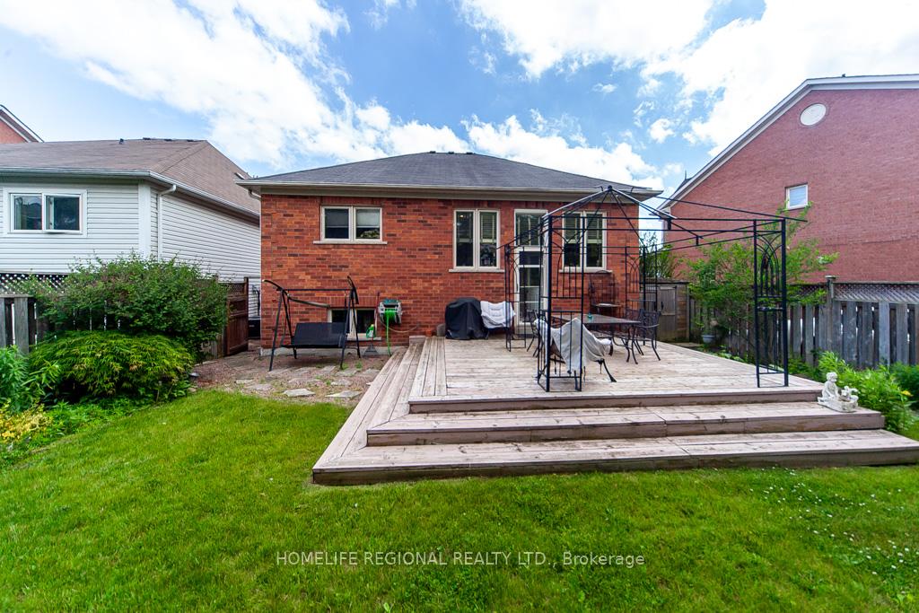 Photo 22 of 20 Rosemarie Crescent, Whitby, Brooklin — HOMEH