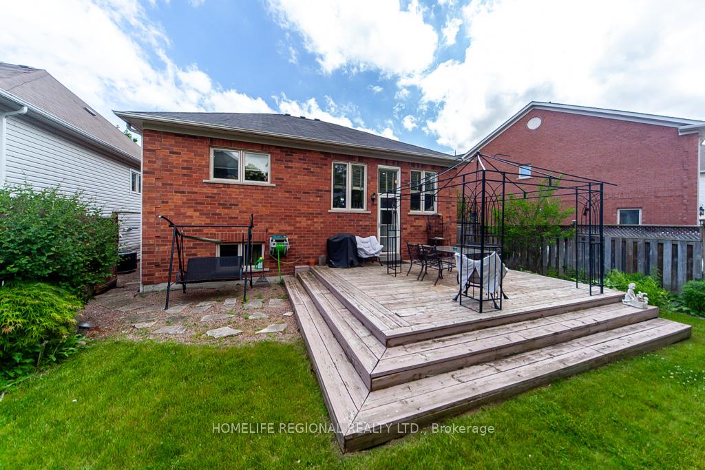 Photo 23 of 20 Rosemarie Crescent, Whitby, Brooklin — HOMEH