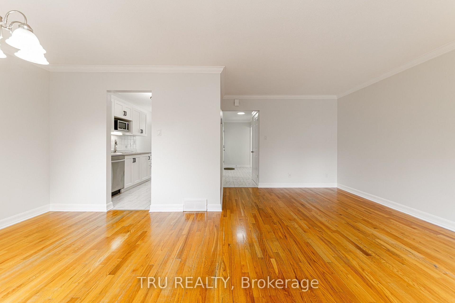 Photo 9 of 14 Wolfgang Drive, Ottawa, Barrhaven - Knollsbrook — HOMEH