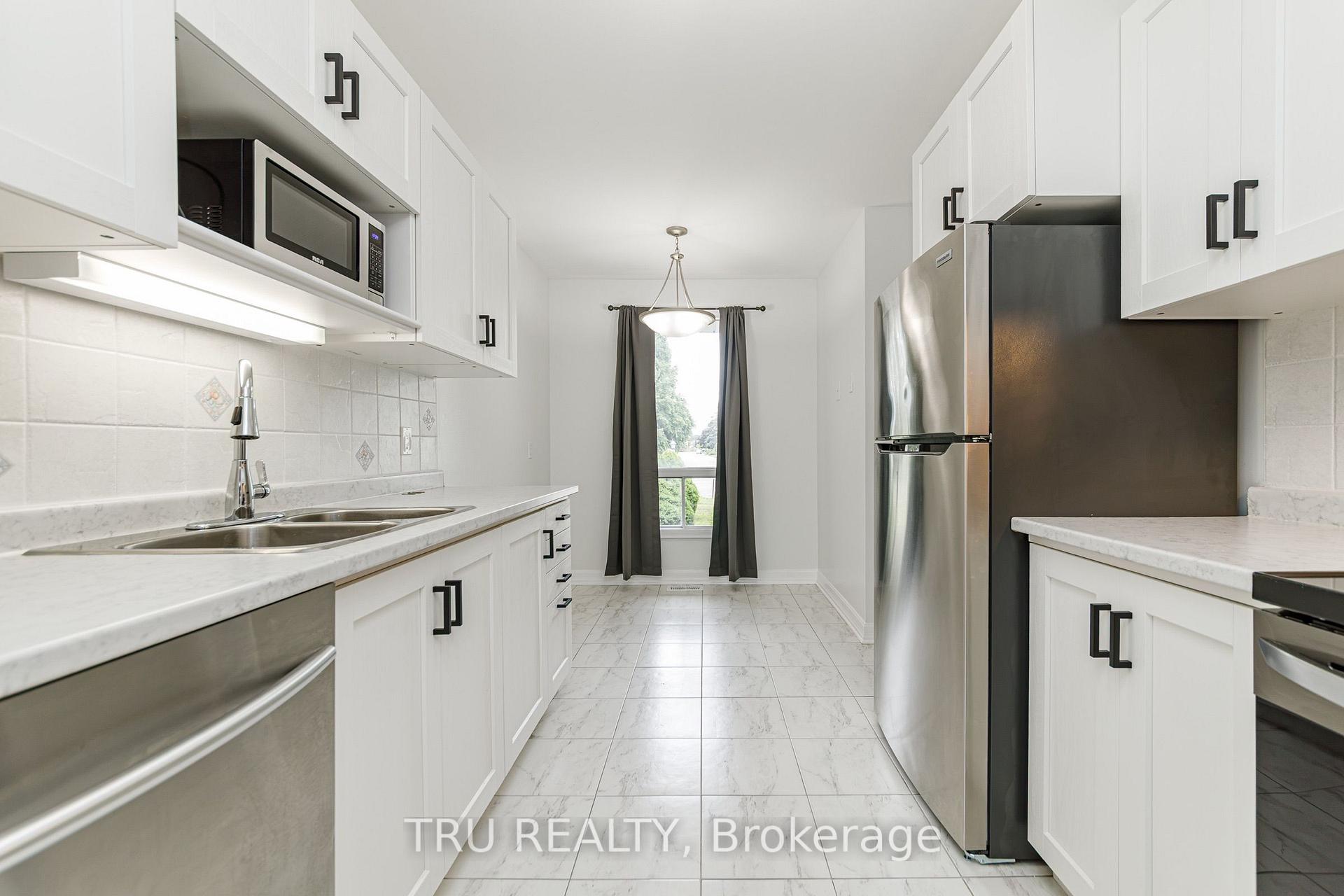 Photo 10 of 14 Wolfgang Drive, Ottawa, Barrhaven - Knollsbrook — HOMEH