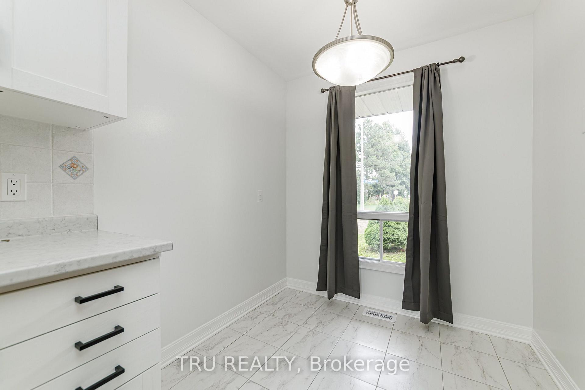 Photo 11 of 14 Wolfgang Drive, Ottawa, Barrhaven - Knollsbrook — HOMEH