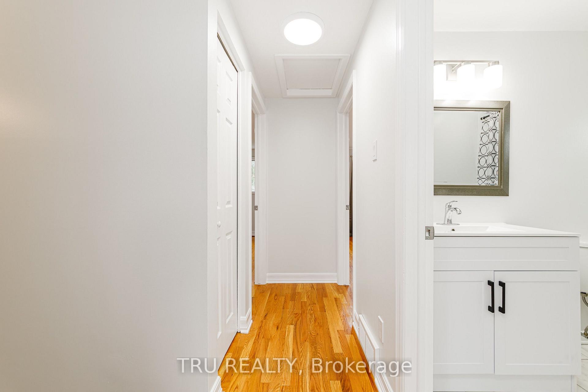 Photo 12 of 14 Wolfgang Drive, Ottawa, Barrhaven - Knollsbrook — HOMEH