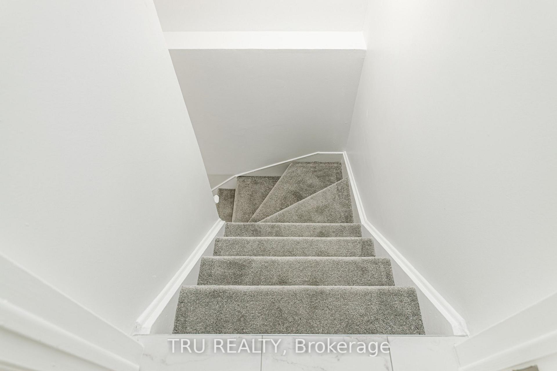 Photo 23 of 14 Wolfgang Drive, Ottawa, Barrhaven - Knollsbrook — HOMEH