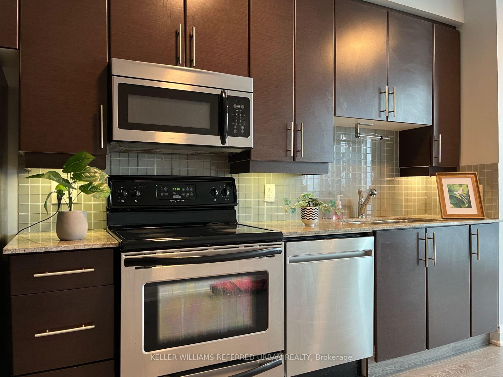 Photo 5 of Unit 3906, 16 Harbour Street, Toronto, Waterfront Communities — HOMEH