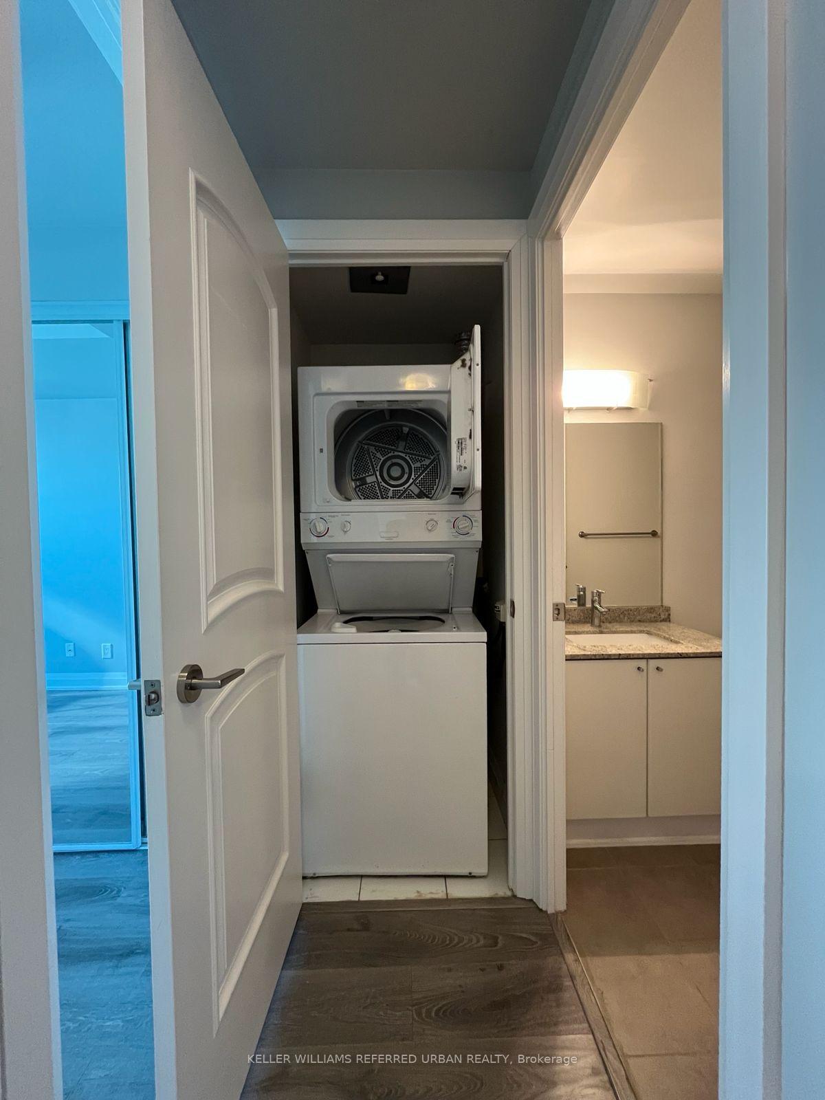 Photo 12 of Unit 3906, 16 Harbour Street, Toronto, Waterfront Communities — HOMEH
