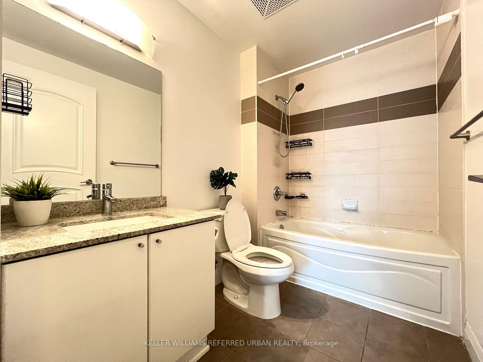 Photo 13 of Unit 3906, 16 Harbour Street, Toronto, Waterfront Communities — HOMEH