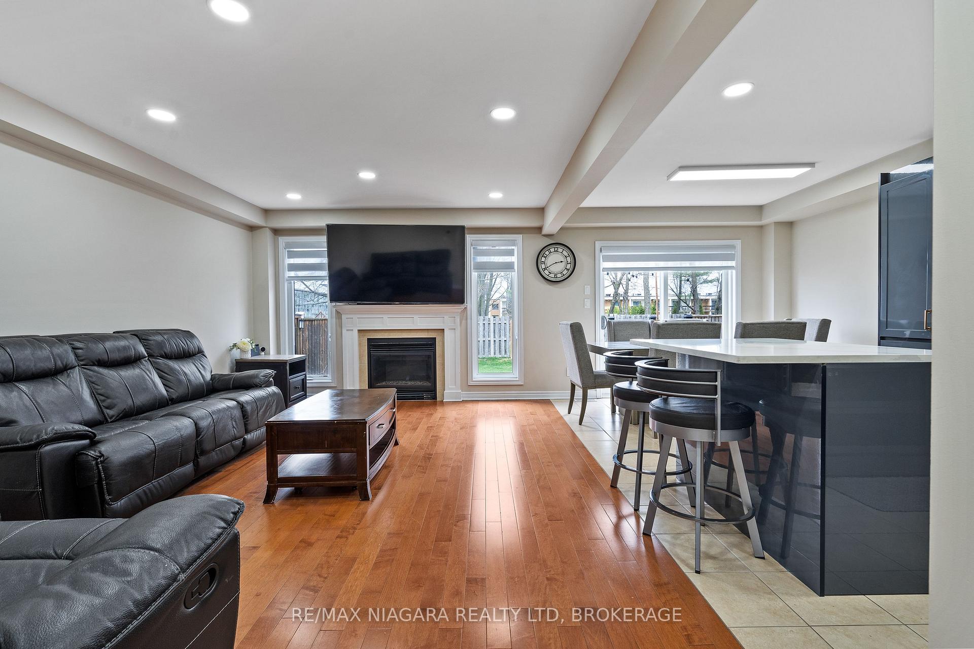 Photo 5 of 8511 Jennifer Crescent, Niagara Falls, Forestview — HOMEH