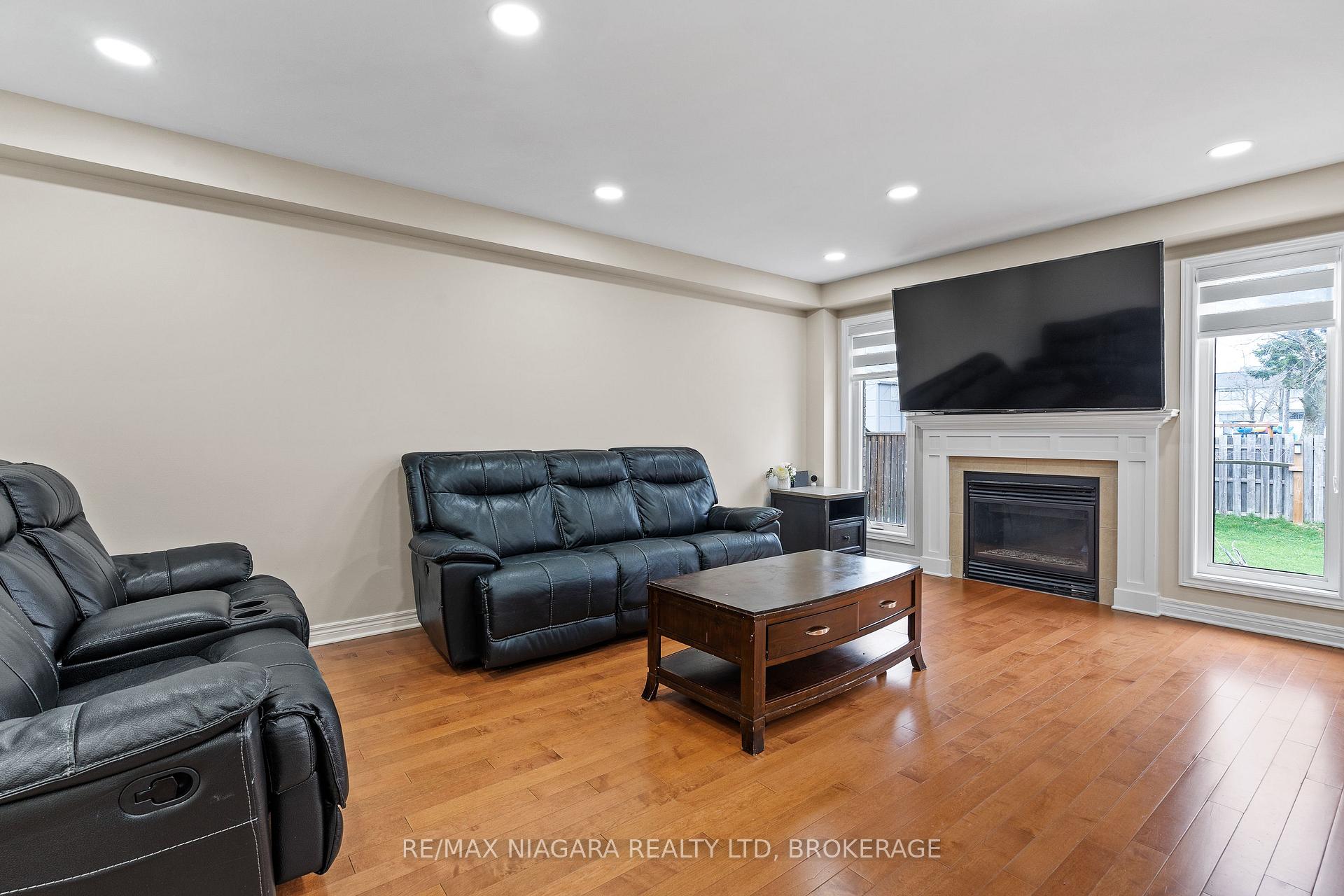 Photo 6 of 8511 Jennifer Crescent, Niagara Falls, Forestview — HOMEH