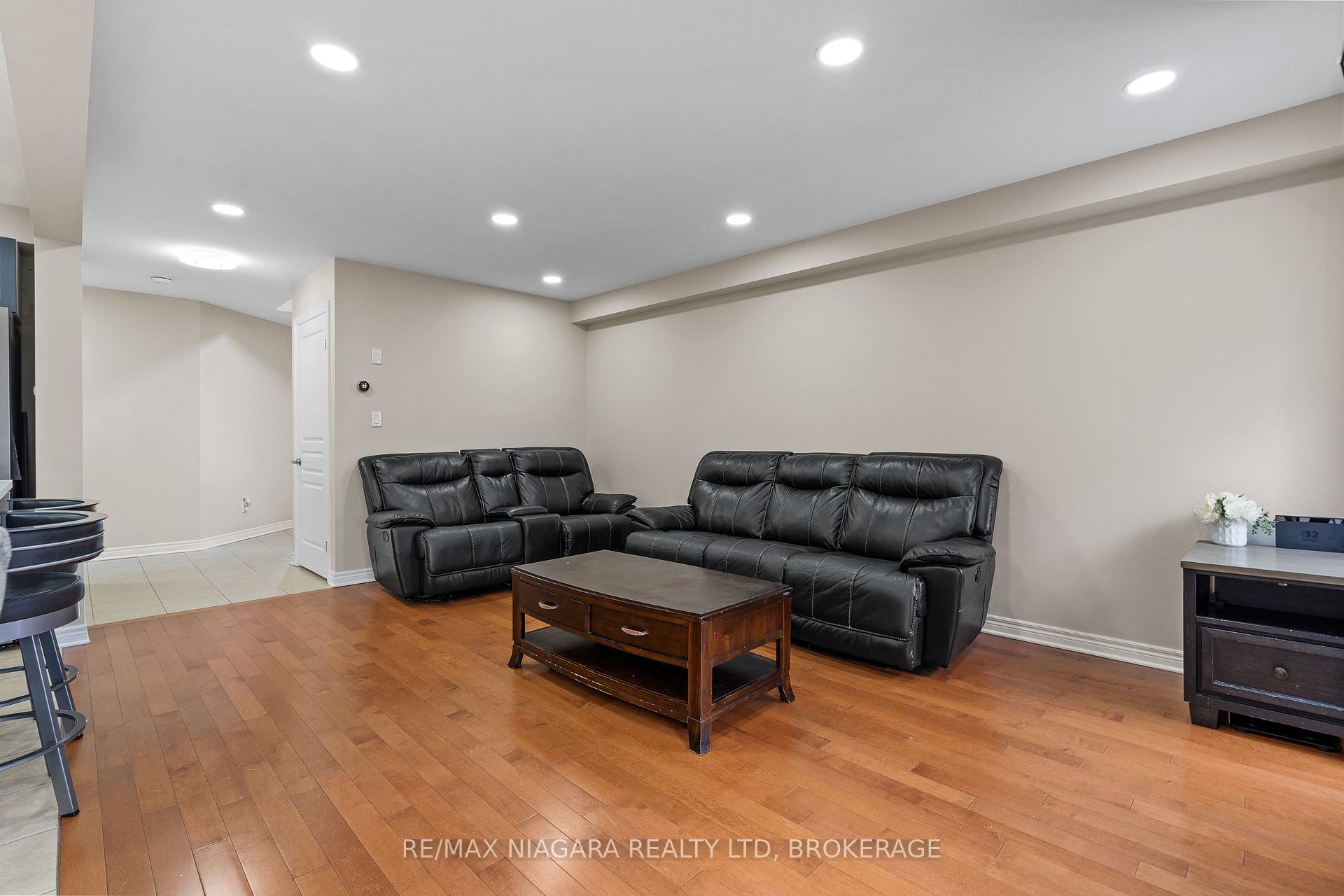 Photo 9 of 8511 Jennifer Crescent, Niagara Falls, Forestview — HOMEH