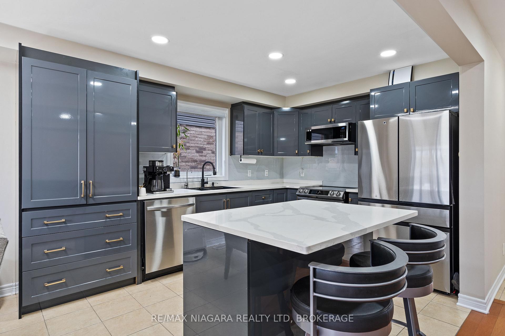 Photo 10 of 8511 Jennifer Crescent, Niagara Falls, Forestview — HOMEH